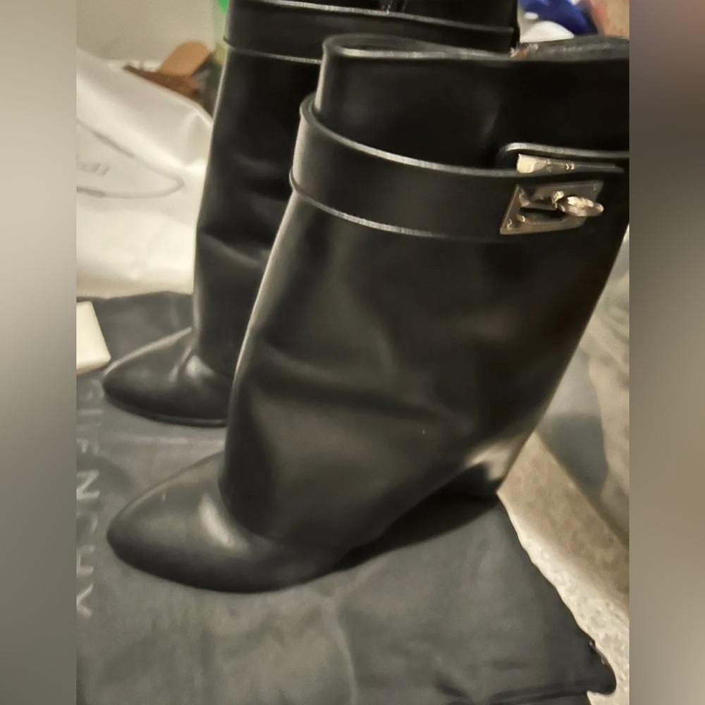 SOLD📍Givenchy Shark Lock Booties Boots, Size 36 Black Leather.